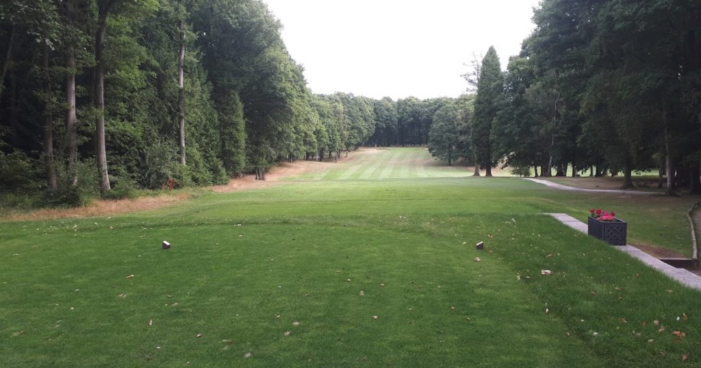 The First Hole at the Ross on Wye Golf Club - watch out for the tree on the right, half way down!