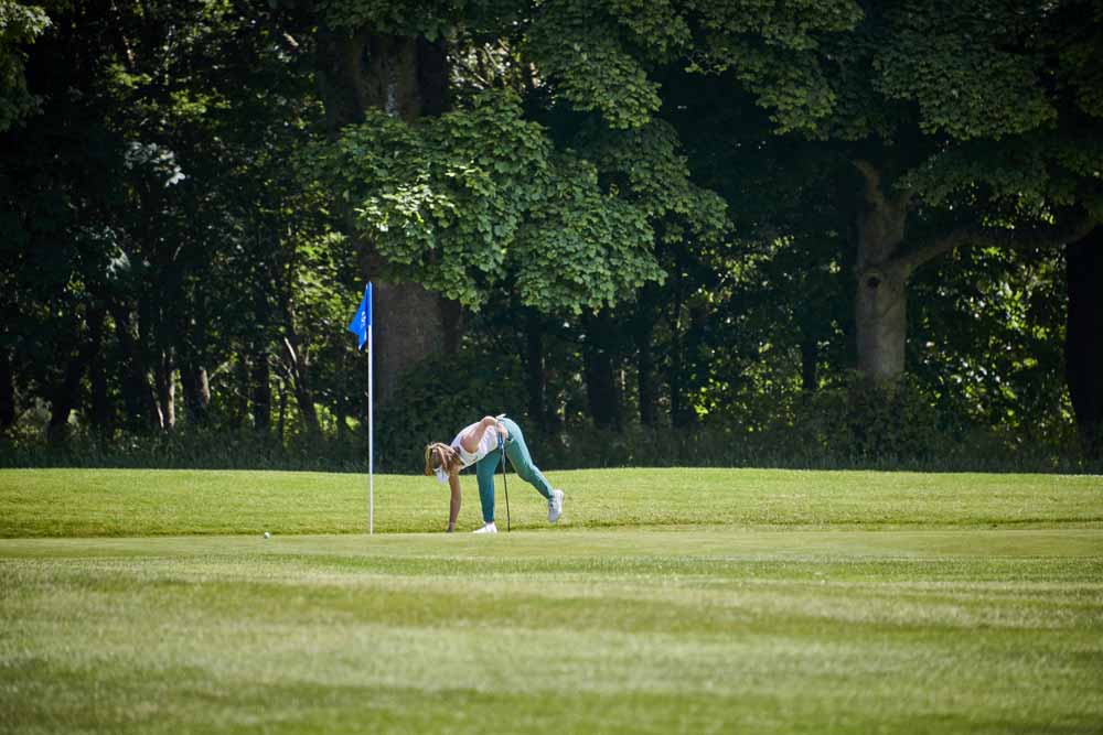 Rosie Belsham putting at Matfen Hall