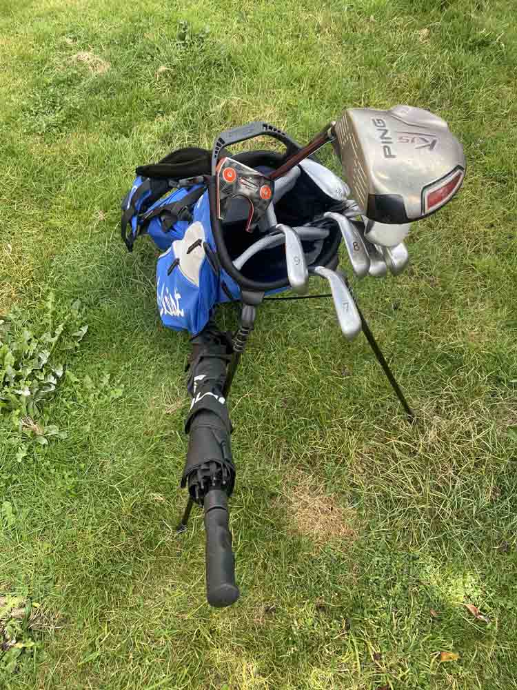 The umbrella holder on the Players 4 golf carry bag by Titleist is a great touch