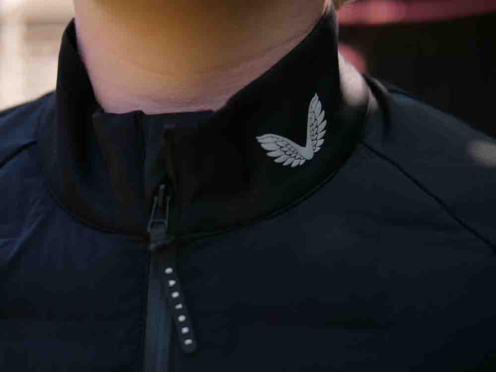 Castore Pinnacle jacket being front collar